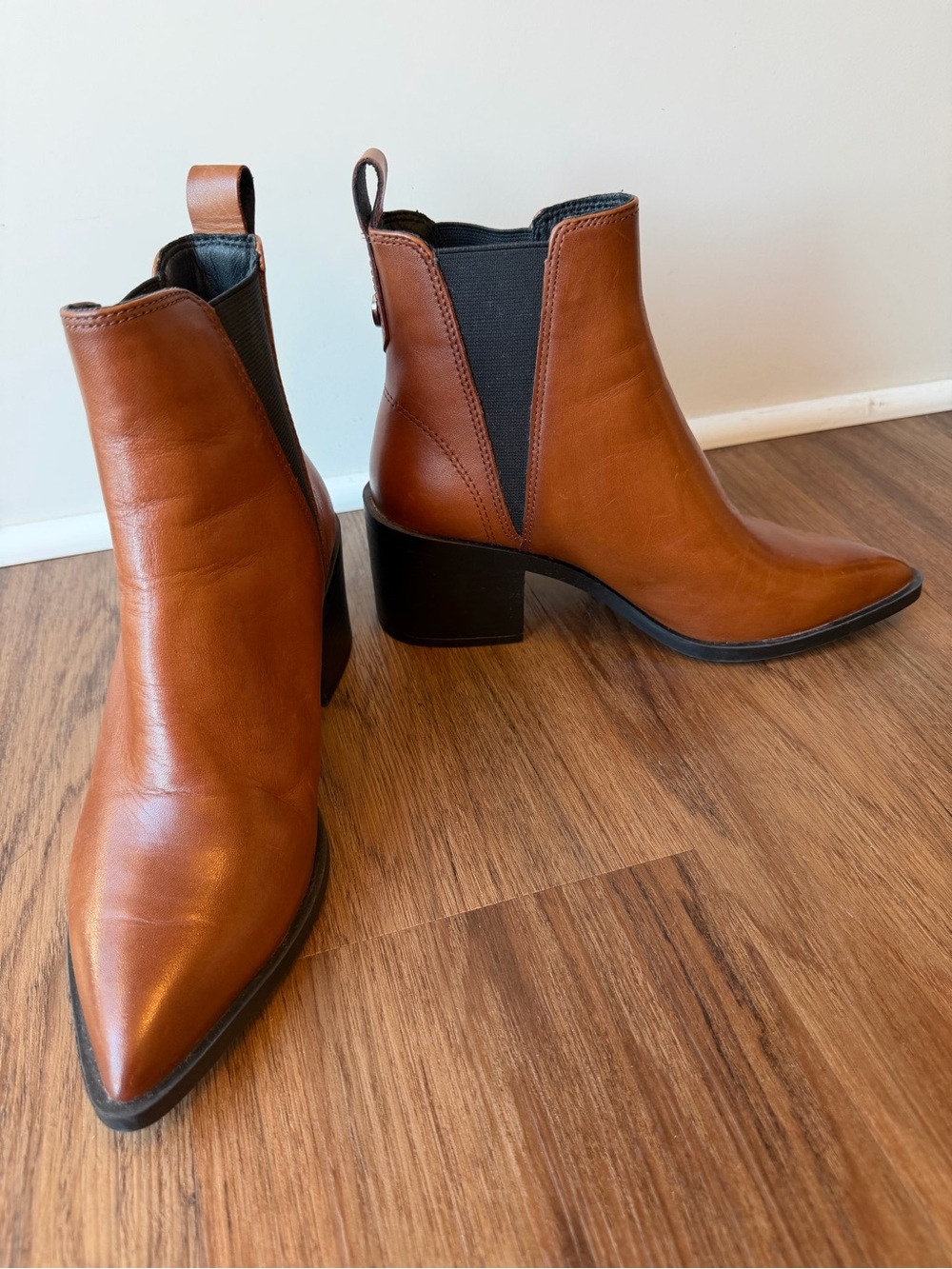 Steve Madden Cognac Leather Chelsea Booties Size 6.5 Excellent Condition